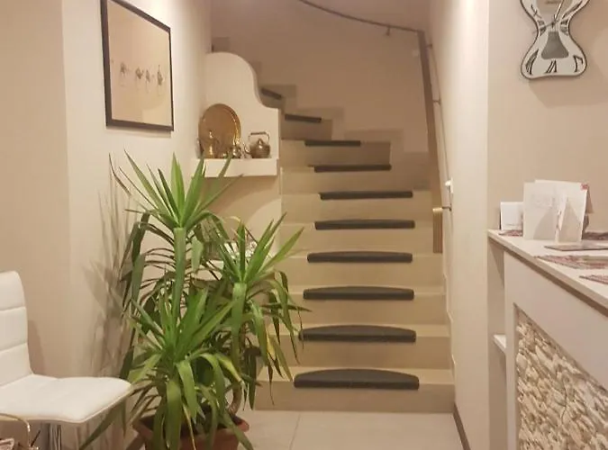 Mona Lisa ゲストハウス 3*