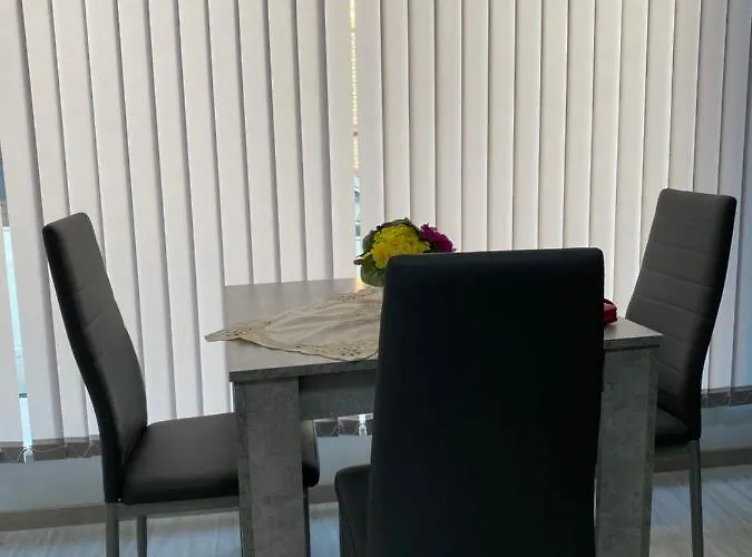 Mona Lisa ゲストハウス 3*