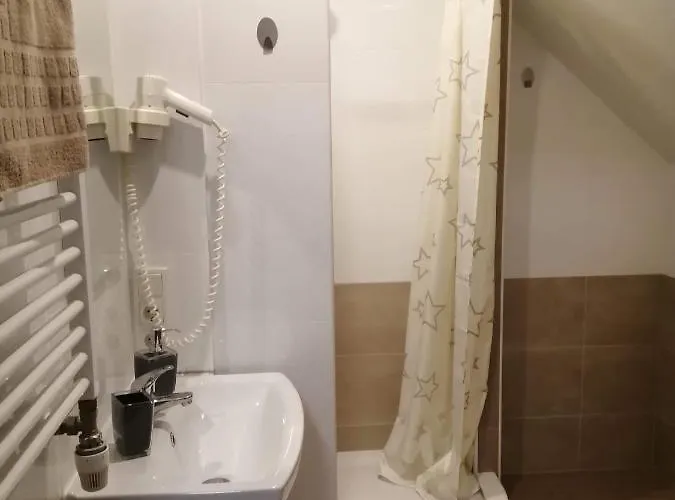 Mona Lisa ゲストハウス 3*